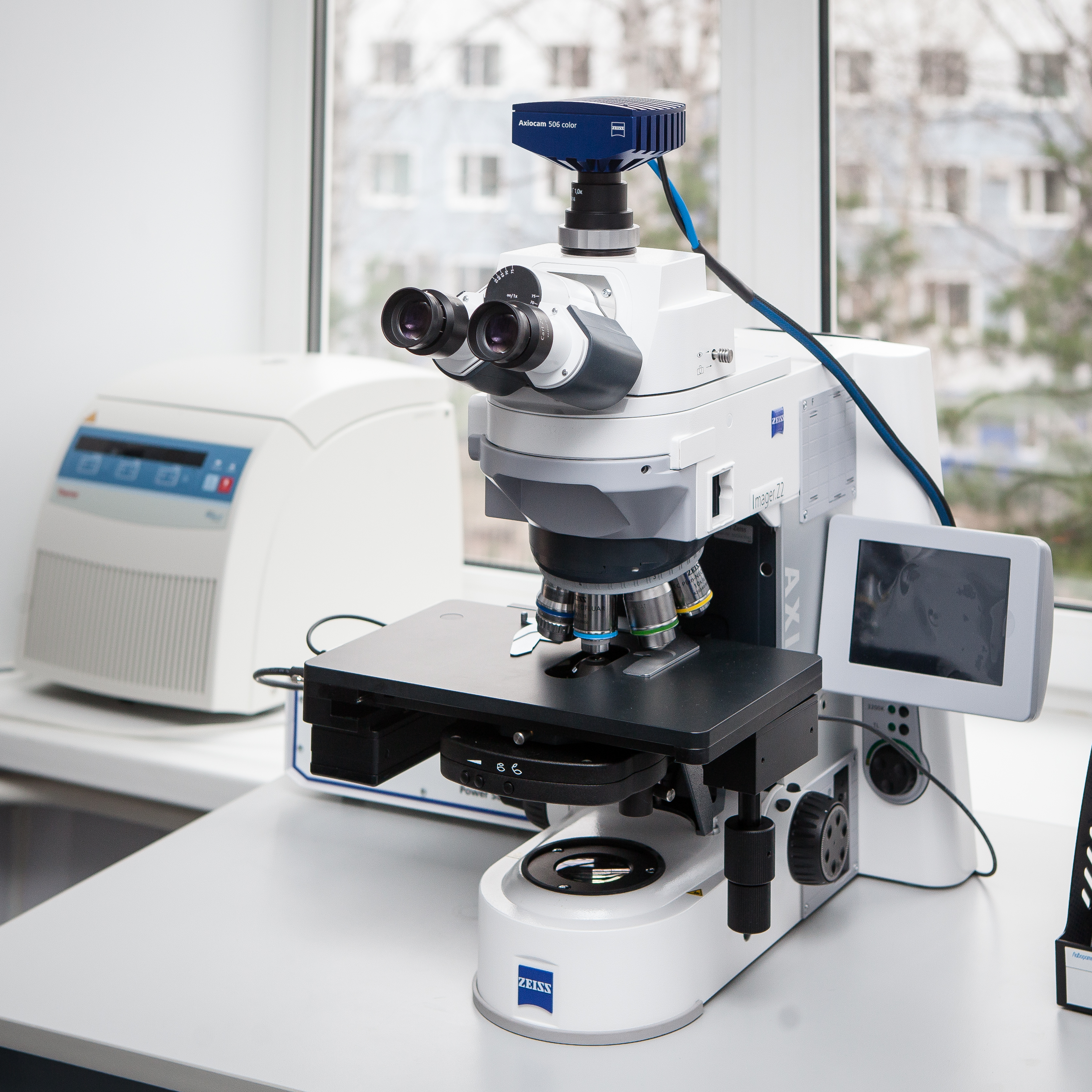 Высокая разрешающая способность микроскопа Carl Zeiss Axio Lab A1 в научных исследованиях