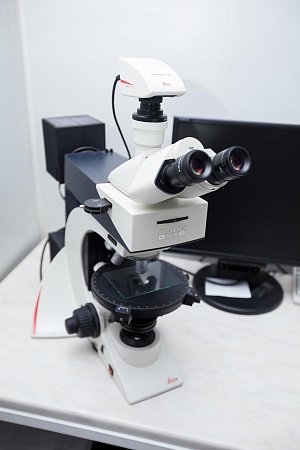 Оптический поляризационный микроскоп Leica DM2500P
